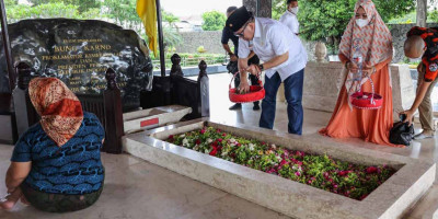 Reses di Jawa Timur, LaNyalla Ziarah ke Makam Bung Karno