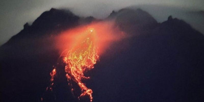 Aktivitas Gunung Merapi Masih Tinggi, Gugurkan Lava Pijar 2000 Meter, Simak Potensi Bahayanya