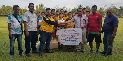 Sukses di FJL U-13 Piala Cirebon, Bakrie Amanah Beri Hadiah ke SSB Bakrie Asahan