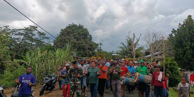 Meriahkan Tahun Baru, Satgas Pamtas Yonif 126/KC dan Masyarakat Gelar Tradisi Tarian Suling Tambur Keliling Kampung