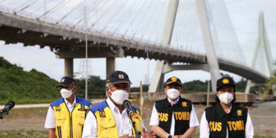 Menteri Basuki dan Menteri Keuangan Sri Mulyani Tinjau Jembatan Pulau Balang