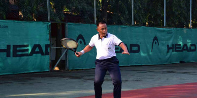 Menjaga Kebugaran Tubuh, Dankormar Laksanakan Olahraga Tenis Lapangan Berserta PJU