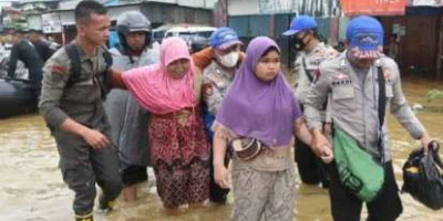 Kapolda Papua Tinjau Lokasi Banjir dan Longsor Kota Jayapura