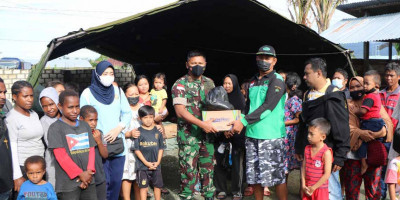 Danlanud SPR Tinjau Warga Terdampak Banjir di Jayapura 