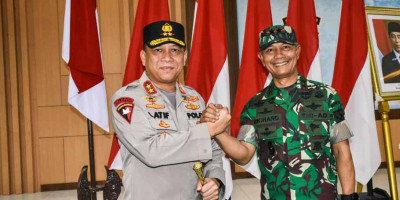 Perdana Pangdam Kunjungi Mapolda Maluku, Eratkan Silaturahmi Dua Instansi 