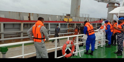Bakamla RI Beri Bantuan Medis ABK Kapal AS Positif Covid-19 di Perairan Natuna