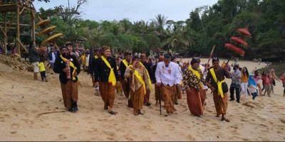 Misteri Pantai Ngeliyep, Kerajaan Dedemit Pulau Jawa