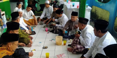 Pengajian Minggu Pagi Majelis Taklim Yapira, Donasi Dela dan Reza untuk Dhuafa