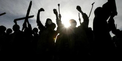 Kericuhan di Kota Sorong Papua Barat: Parang, Panah dan Molotov Beterbangan