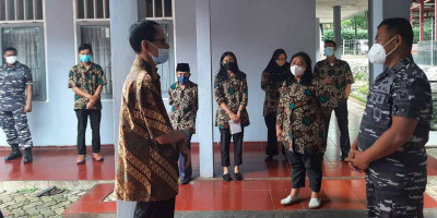 Komandan Pangkalan Korps Marinir Jakarta Mengunjungi Panti Asuhan Yos Sudarso
