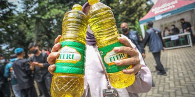 Minyak Goreng Rp14 Ribu Per Liter Dijual di Pasar Tradisional Mulai Besok