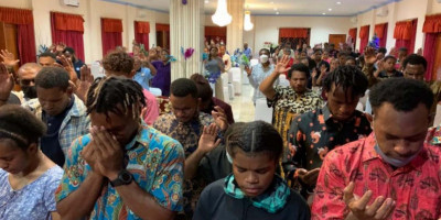 35 Mahasiswa Binaan Papua Language Institute Diberangkatkan ke Rusia dan Amerika