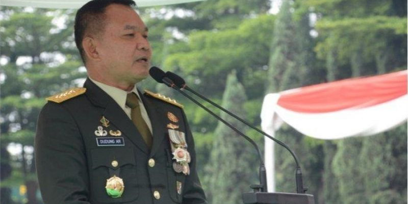 Pimpin Langsung Pemakaman Prajurit yang Ditembak KKB, Jenderal Dudung Sampaikan Duka Cita Mendalam