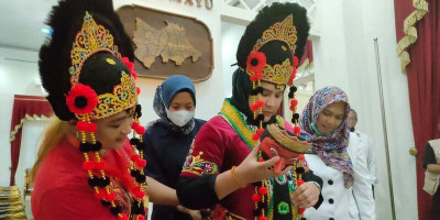 Bupati Indramayu Akan Menari Topeng 