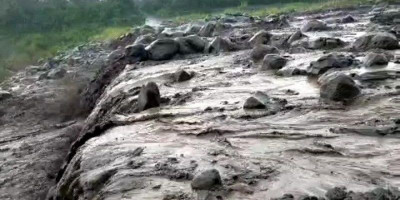 Puluhan Truk Terjebak Banjir Lahar Dingin Gunung Merapi