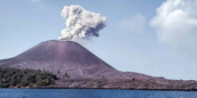 Gunung Anak Krakatau Erupsi, Abu Vulkanik dan Suara Letusan Terus Bergemuruh