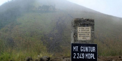 Suara Gemuruh di Gunung Guntur Bikin Warga Panik, Ini Penjelasan BPBD