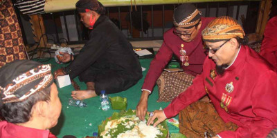 KRH Gus Ripno: Waspada! Garam dan Gula Jadi Syarat Penglaris