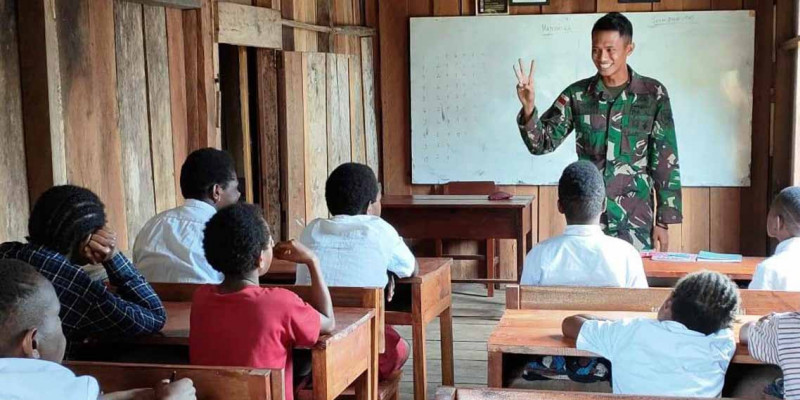 Peduli Pendidikan, Marinir – TNI AL Siapkan Tenaga Pengajar