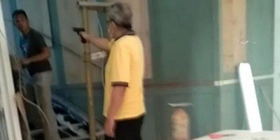 Bak Koboi, Seorang Pria Todong Pistol ke Kuli Bangunan di Pondok Indah Viral