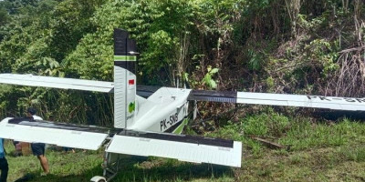 Pesawat Perintas Tergelincir di Bayabiru Papua Nyaris Masuk Hutan, Lihat Fotonya 
