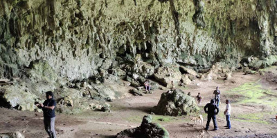 Tim JKW-PWI Kunjungi Situs Arkeologi Liang Bua Di Ruteng