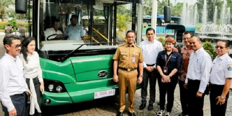 Anies Baswedan Pasang Target, 2025 Seluruh Bus Transjakarta Bertenaga Listrik