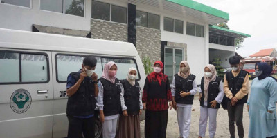 Senator Emma Yohanna Kirim Relawan Kesehatan STIKES YPAK Padang ke Lokasi Gempa Sumbar 