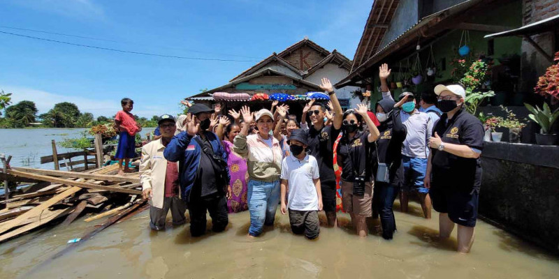 Natalia Rusli Bersama Master Trust Peduli Berbagi Kasih Kepada Korban Banjir Banten
