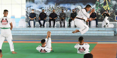 Bamsoet Saksikan Kehebatan Bela Diri Para Prajurit TNI AL di Mabes Koarmada II TNI AL Surabaya