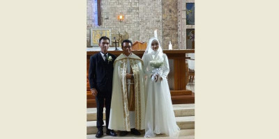 Viral Sejoli Beda Agama Menikah di Gereja, Perempuan Berhijab Diberkati Seorang Pastor
