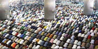 Respons MUI soal Saf Salat Dirapatkan, Muhammadiyah: Diserahkan ke Takmir Masjid