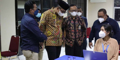 Dirjen Pajak Tinjau Layanan SPT Tahunan di KPP Pratama Jakarta Palmerah