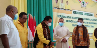 Kenapa Ratusan Pengurus Golkar Ende Teriaki Melki Laka Lena?