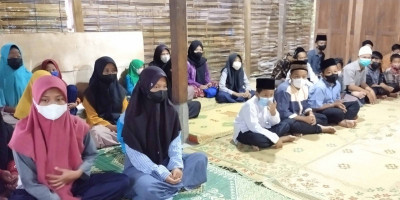 Forum Komunikasi Aktivis Masjid Berbuka Bersama dan Berbagi Bingkisan Untuk Anak Yatim