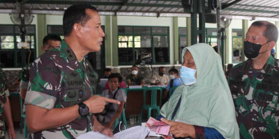 Aster Panglima TNI, Mayjen TNI Sapriadi Hadiri Pembagian Program Bantuan Tunai