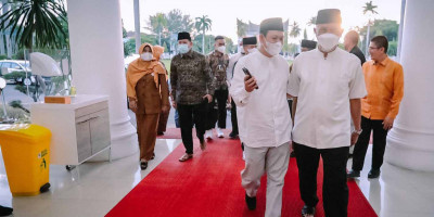 Kunjungan Kerja ke Sumbar, Sultan Disambut Hangat Gubernur dan Wakil Gubernur