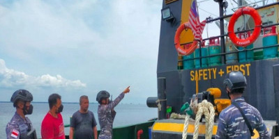 Intelijen Sampaikan Informasi, KRI Sigurot-846 Sergap 2 Kapal Berbendera Malaysia