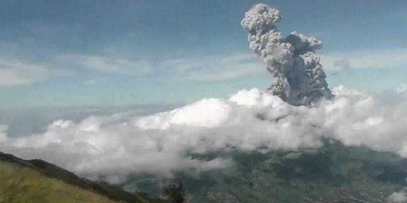 Gunung Merapi Masih Siaga, Lava Pijar Meluncur 10 Kali Sejauh 1,8 Kilometer