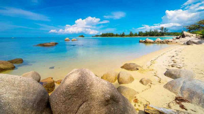 Pantai Trikora, Tempat Indah Nan Alami Cocok untuk Healing Sekeluarga