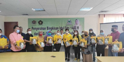 Rajut Tali Asih, IIPG Serahkan 250 Bingkisan Lebaran untuk PWI Jaya 