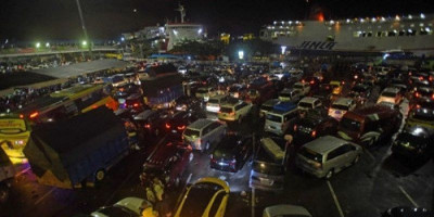 Antrean Kendaraan di Pelabuhan Merak Capai 8 Kilometer, 17.452 Mobil Sudah Nyebrang