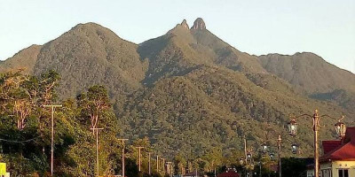 Mengenal Keindahan Gunung Daik dan Mitos Mahluk Halus