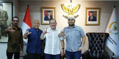 Bagi Tips Sukses ke Artis Edwin Bejo, Ketua DPD RI: Kuncinya Tahajud dan Dhuha