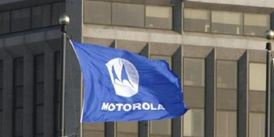 Motorola Dikabarkan Garap Ponsel Layar Gulung dengan Desain Unik