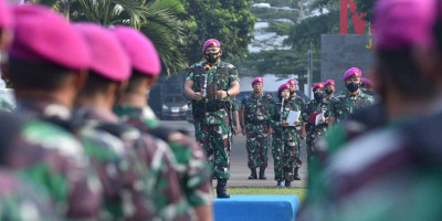Dandenma Mako Kormar Pimpin Upacara Bendera
