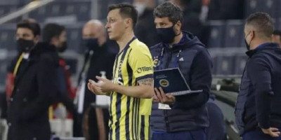 Mezut Ozil Minum Kunyit Asem dan Jahe, Langsung Jatuh Cinta dengan Makanan Indonesia Ini 