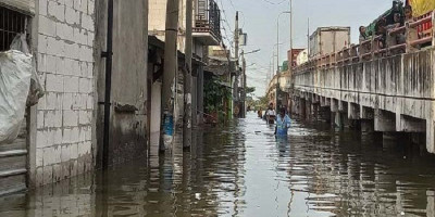 Ganjar Pranowo Kerahkan Pompa Air Berkapasitas Besar untuk Sedot Banjir Rob di Semarang 
