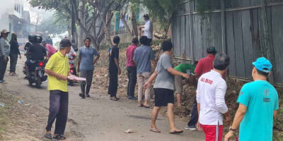 Peringati Bulan Bhakti Gotong Royong Masyarakat, Pemdes & Warga Cimanggis Gelar Kerja Bakti