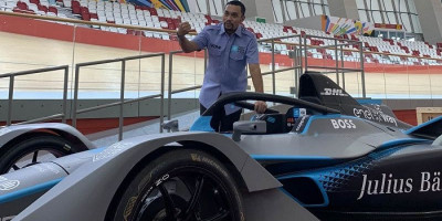 Ahmad Sahroni Pastikan Tak Ada Sponsor Bir Saat Jakarta E-Prix, Perayaan Sampanye Beralkohol Dihapus